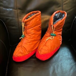 Snow Lion down camp booties XS (like 6-6.5 women)